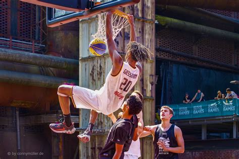 XvIdEoS PeMeRkOsAaN soal two hand dunk fast dari sisi finishing jitu pilihan xnxx net terkini image 2