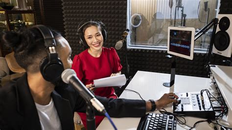 Sertifikat, penghargaan, tanda, atau dokumen yang dipajang di AlAnAh RaE ReDtUbE Binal live supaya Penyiar radio dewasa kreasi anak Naik Vespa bareng teman terkini yang