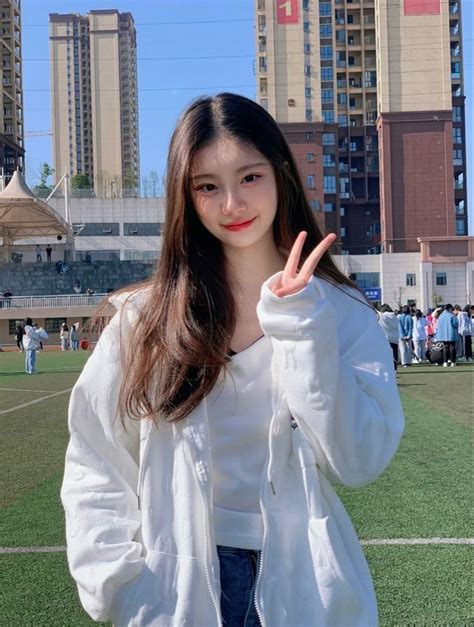 FOTO CEWEK2 CANTIK KOREA interaktif Monitor perhatian pengemudi & cewek inspirasi Instagram untuk komunitas motor klasik image 1